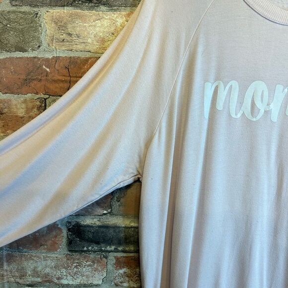 5 for $25🔥XL Two Beautiful Maternity "MOM Est. 2021" Sweatshirt - Picture 3 of 6